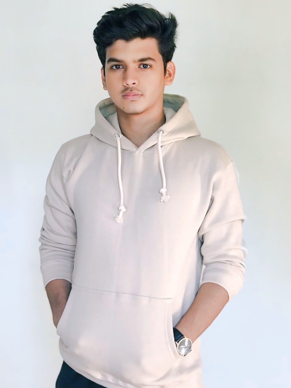 Cozy Classic White Hoodie for Any Season